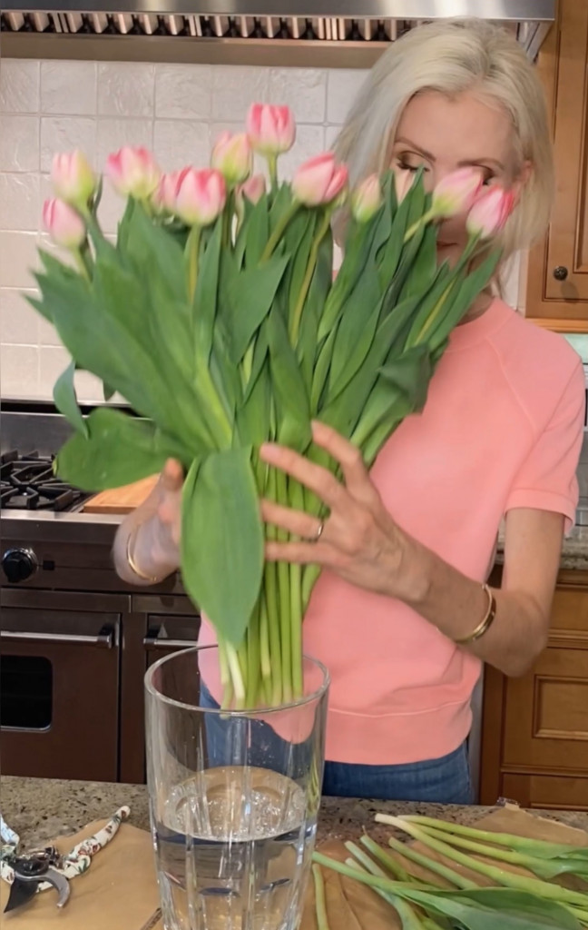 Here's a Hack to Keep Flowers Fresh Longer Lorafied