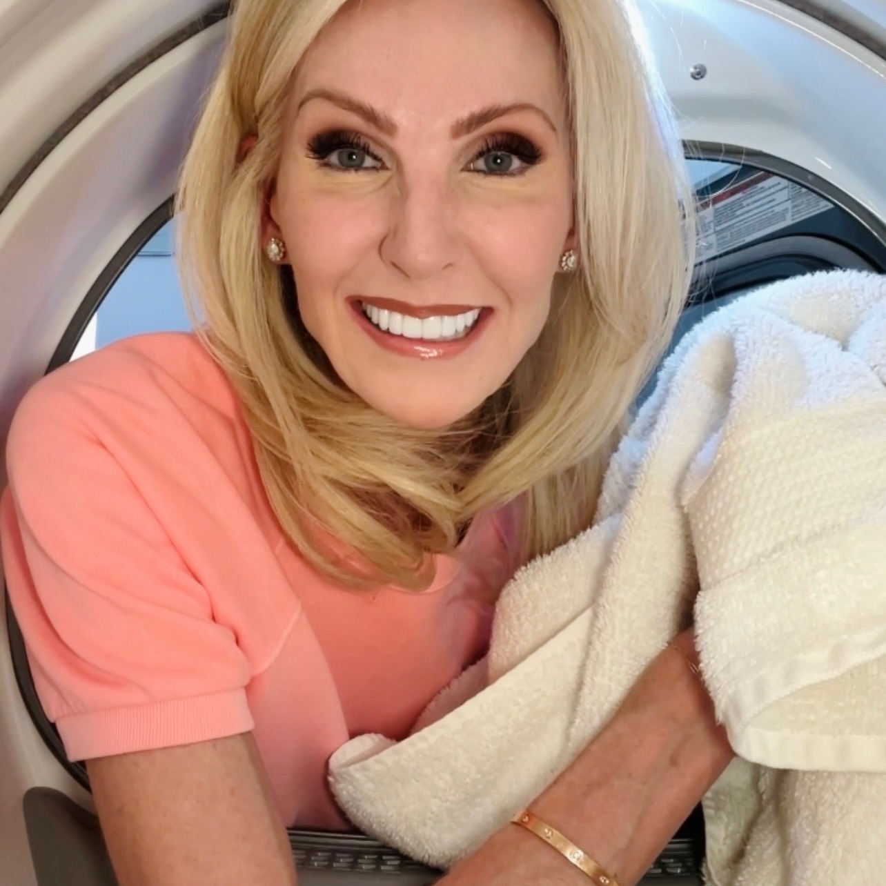 Use This Hack to Fold Bath Towels Faster and Neater Lorafied