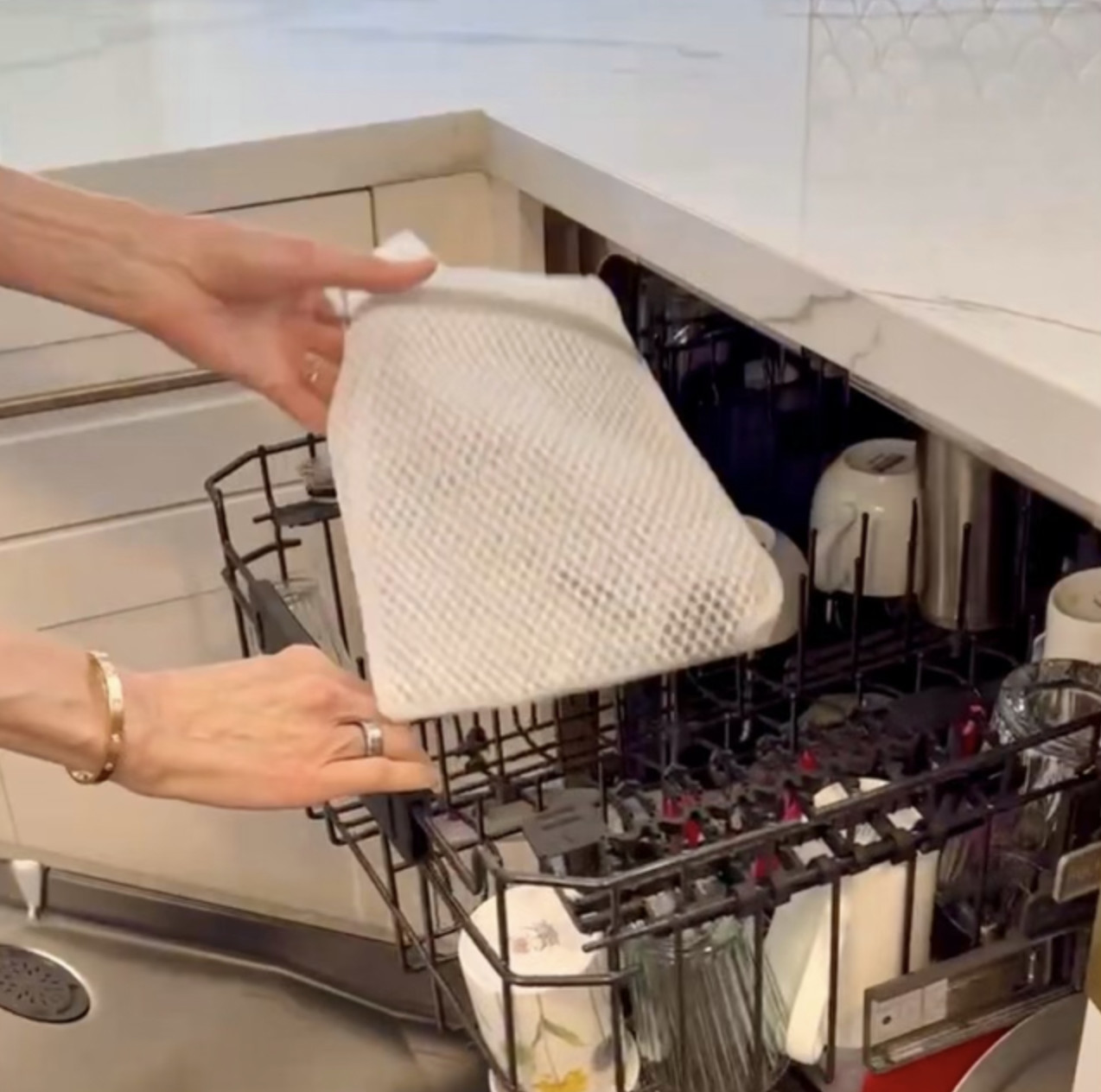 Helpful Tip To Make Unloading Your Dishwasher Quick and Easy Lorafied